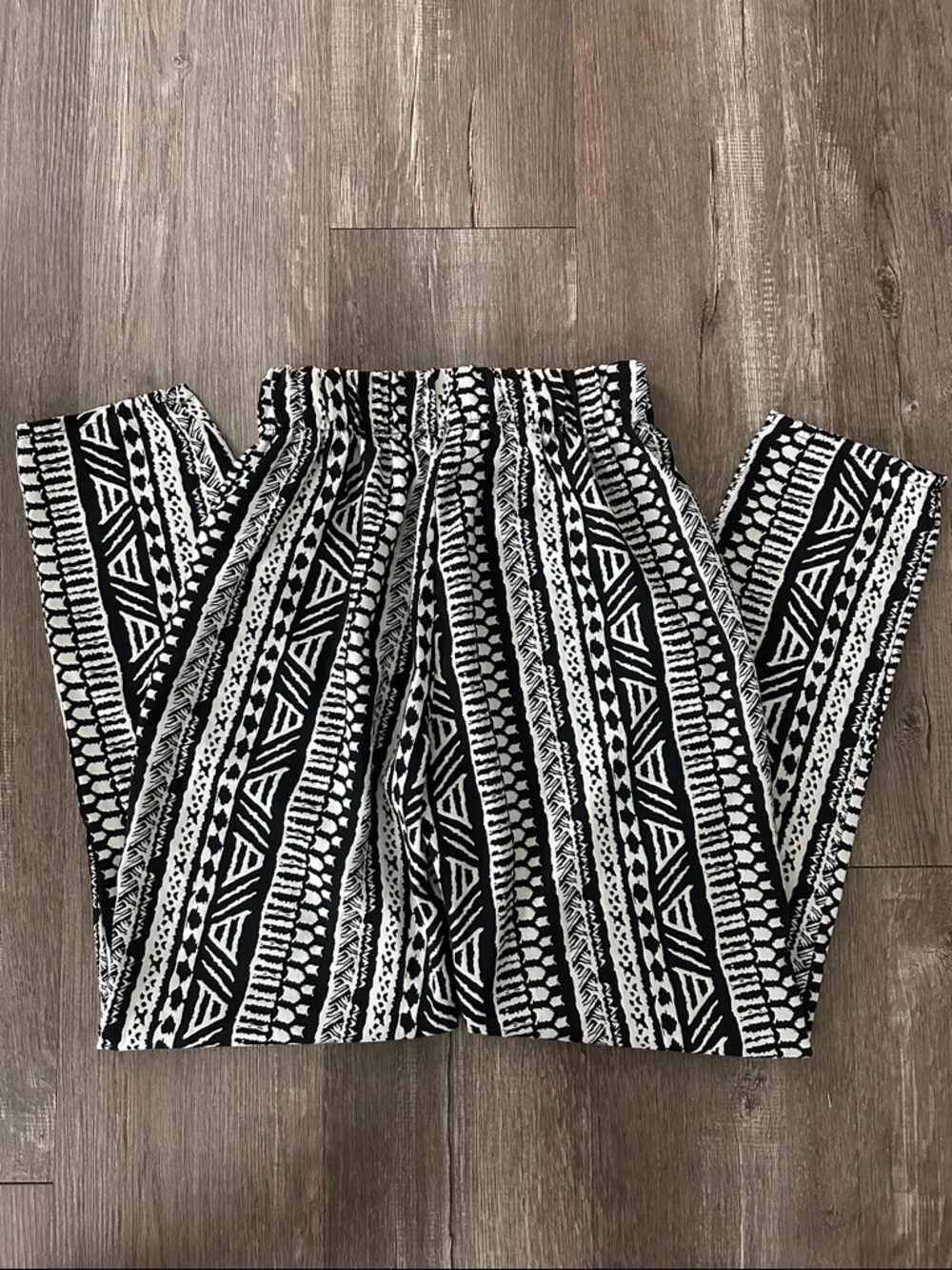 Ambiance Black & White Geometric Print Leggings